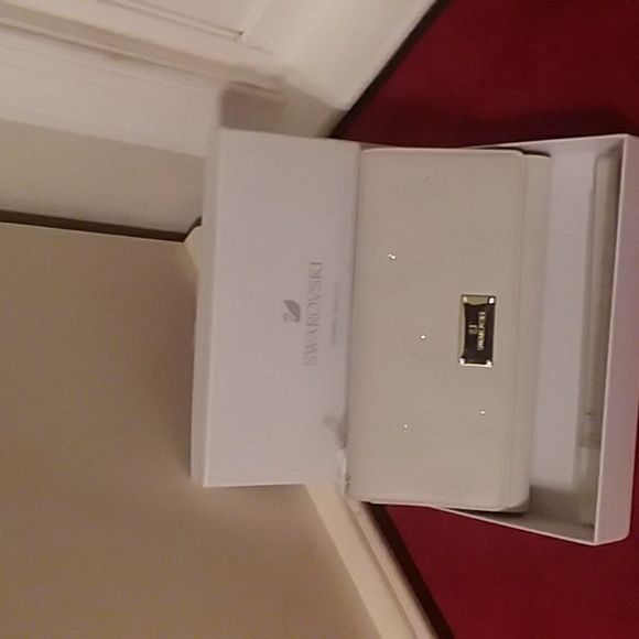 SOLD NEW Swarovski Crystal White Leather Travel Wallet/ Wristlet a Box - Picture 2 of 6